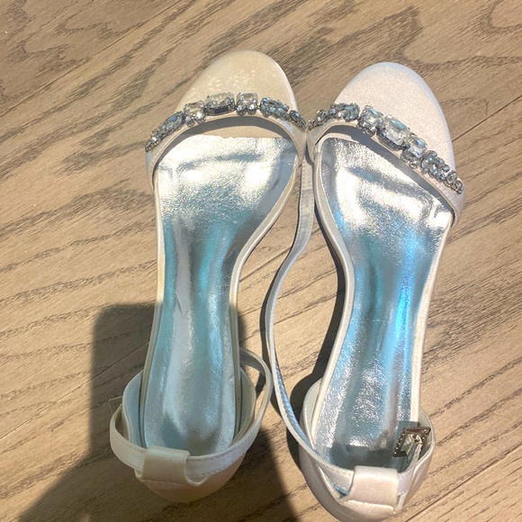 White evening gown shoes - Picture 1 of 2